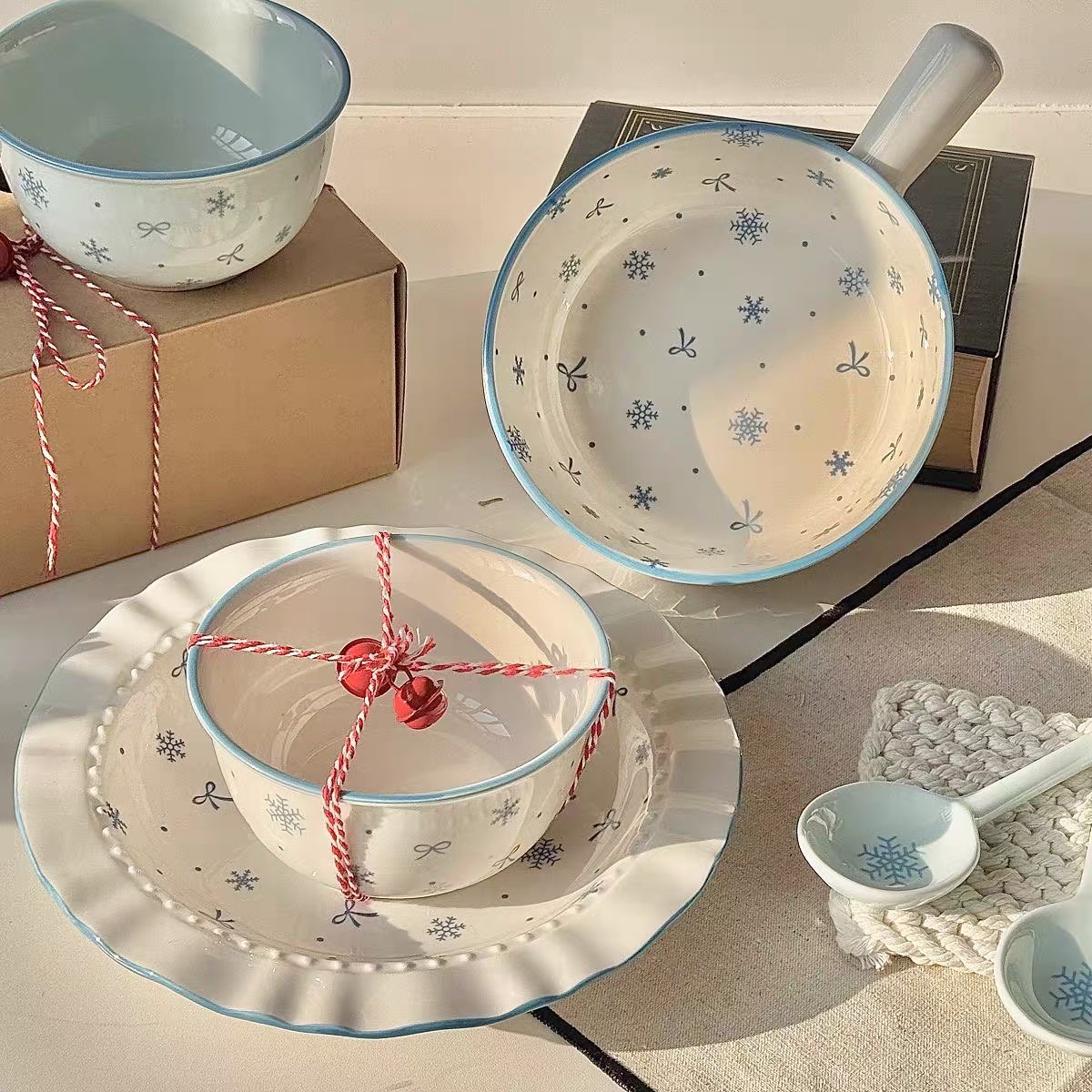 Snowflake Ribbon Ceramic Set