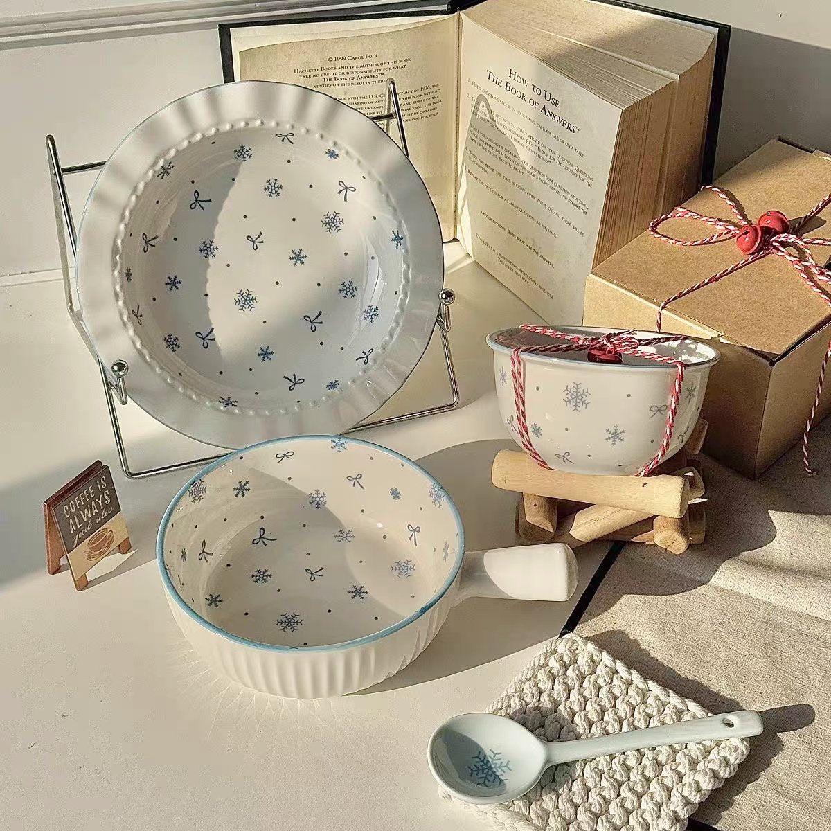 Snowflake Ribbon Ceramic Set