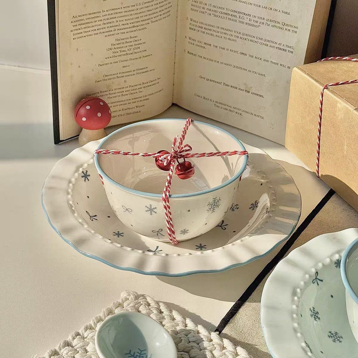 Snowflake Ribbon Ceramic Set