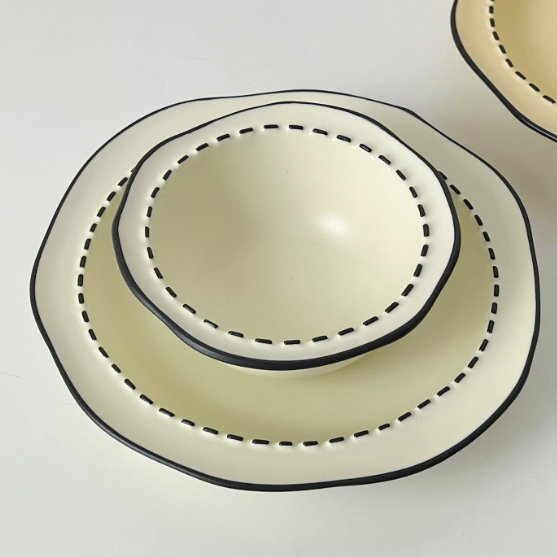 🖊️ Comic Stitch Rim Ceramic Tableware Set – Cream