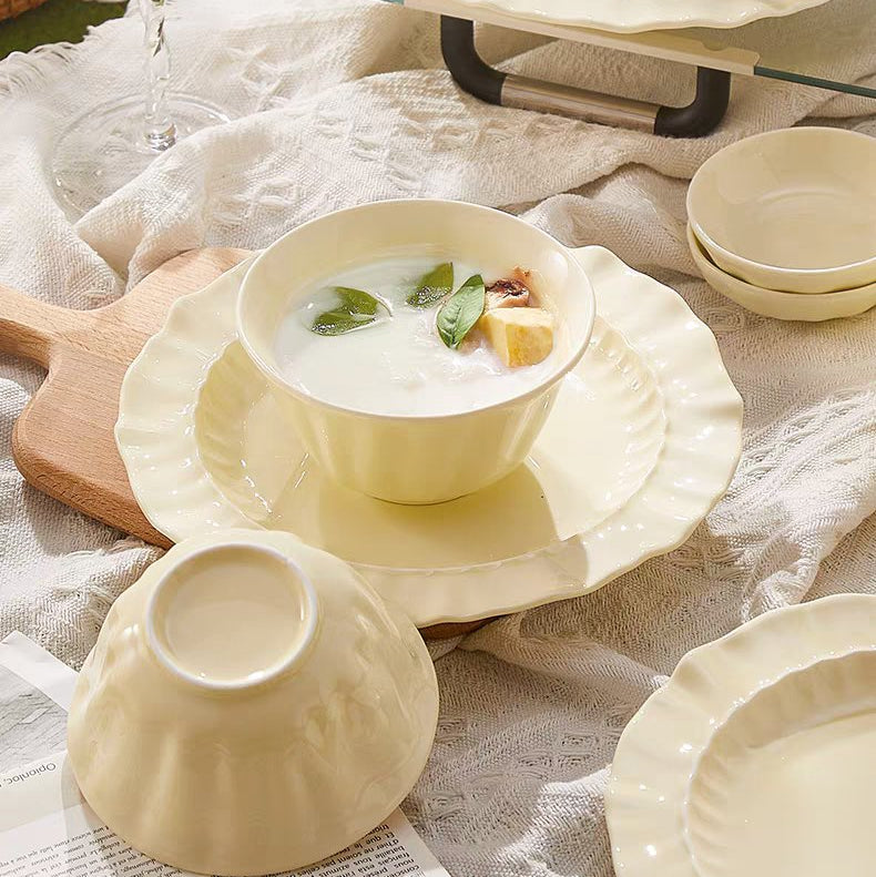 🌸 Cream Floral Embossed Ruffle Edge Ceramic Plate