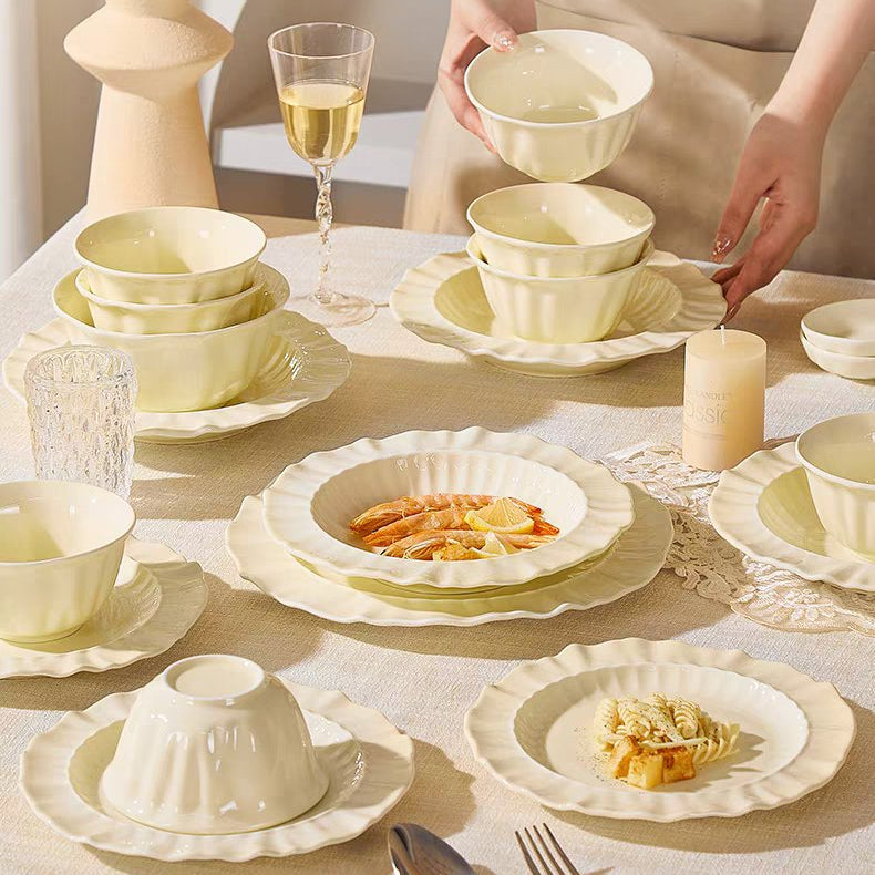 🌸 Cream Floral Embossed Ruffle Edge Ceramic Plate